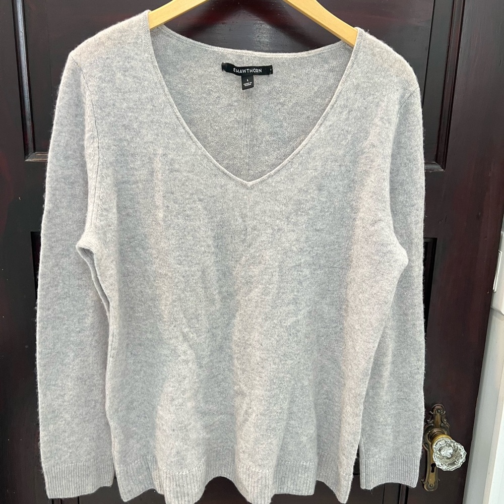 41 Hawthorn Gray Cashmere V-Neck Sweater